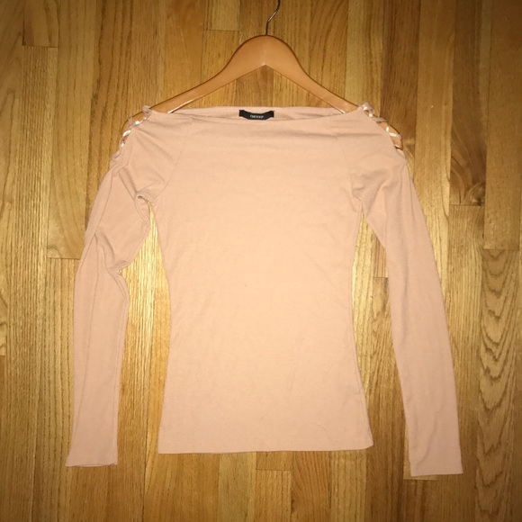 off-shoulder top🚨offer? - Picture 1 of 5